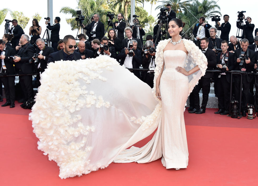 Nữ diễn viên, người mẫu gốc Ấn Độ, Sonam Kapoor thu hút mọi ánh nhìn với chiếc đầm thanh lịch, quyến rũ như công chúa